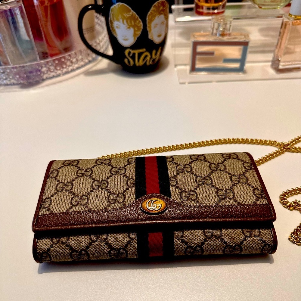 SOLD ————————-Authentic Gucci ophidia chain wallet